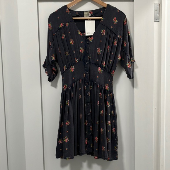 ASOS Dresses & Skirts - NWT ASOS Casual Tea Dress in Ditsy Floral Size 0
